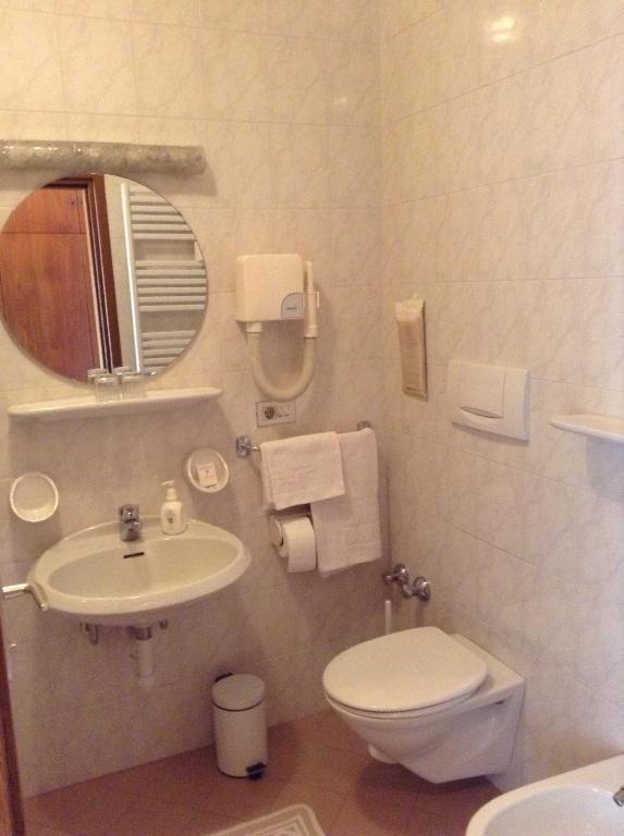 Hotel Tannerhof Merano Room photo